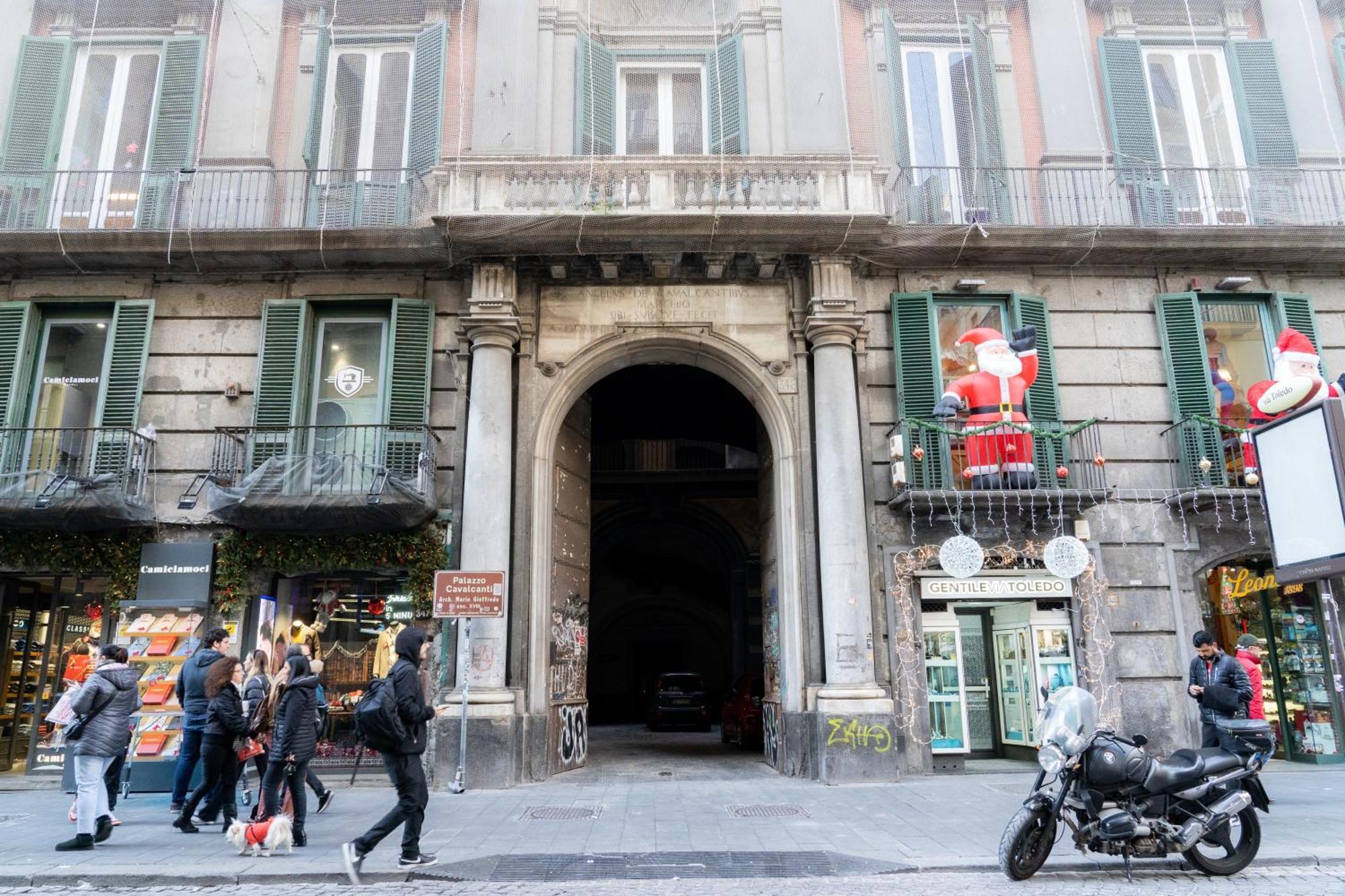 Domus Sibyllina, Palazzo Cavalcanti Neapel Exteriör bild